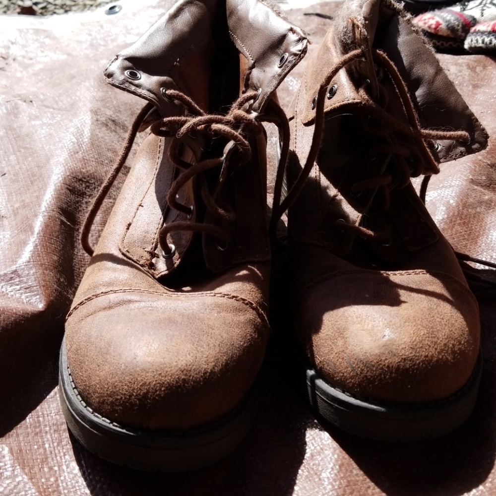 Shoes/ boots